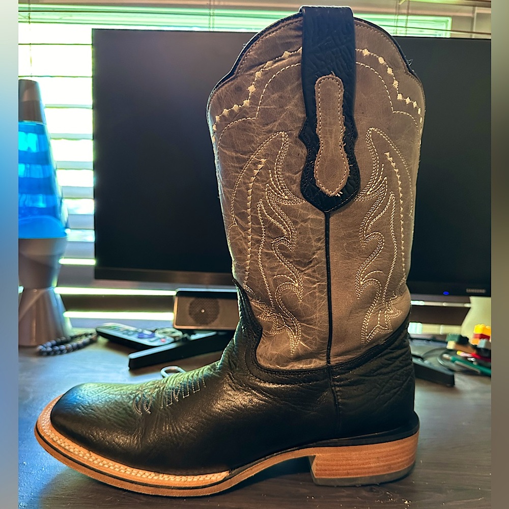 ARABGO BOOTS SIZE 9.5 MENS